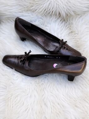 Stuart Weitzman‎ brown bow pumps 8N